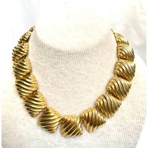 💎Gold Tone Choker Necklace Rhomboid Shell Chain Links